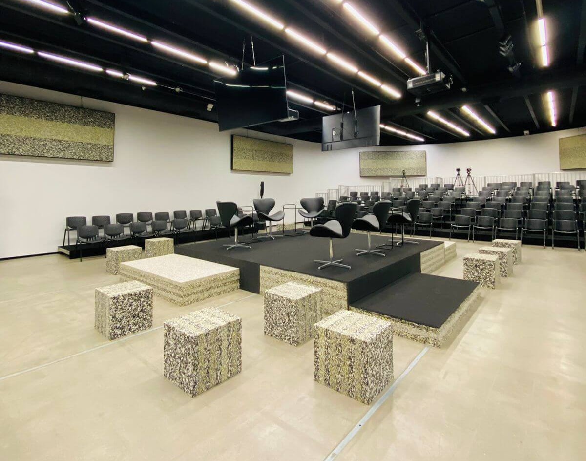 Espuma aglomerada de alta densidade aplicada no Instituto Tomie Ohtake SP